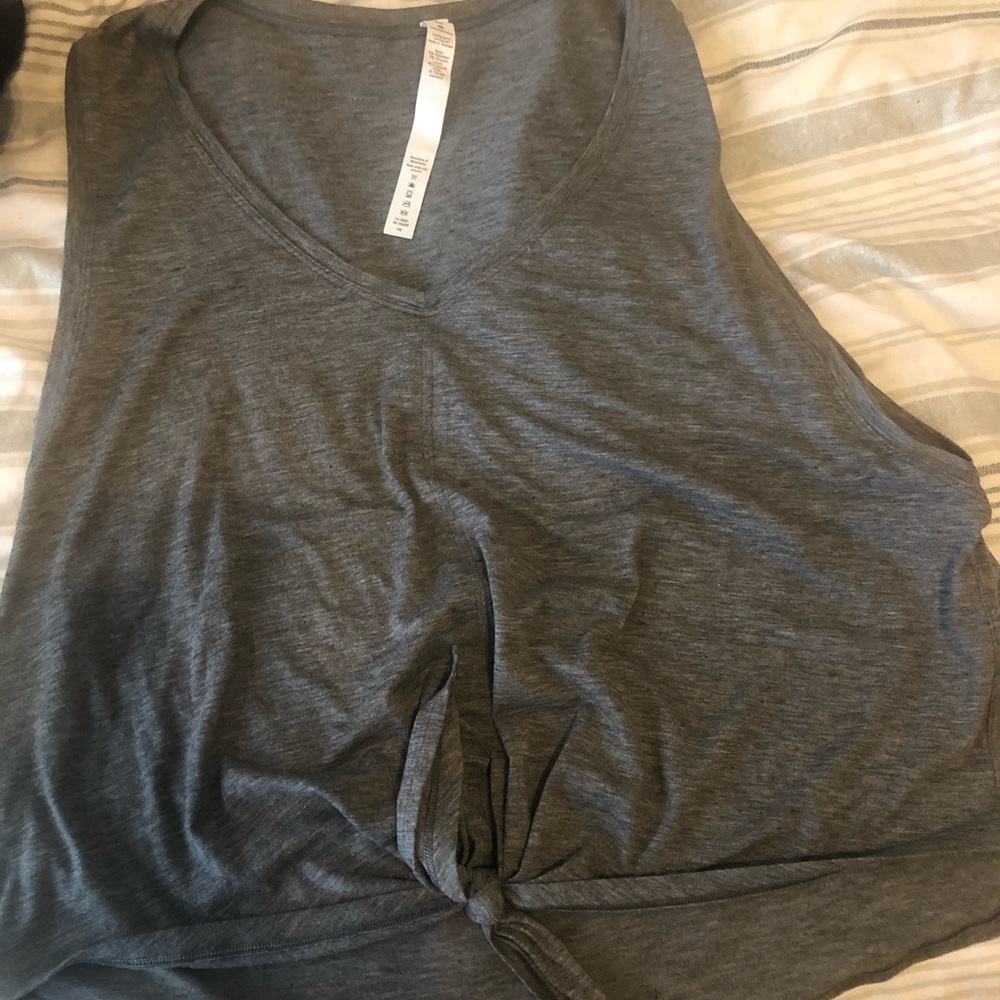 Grey lululemon cropped tank